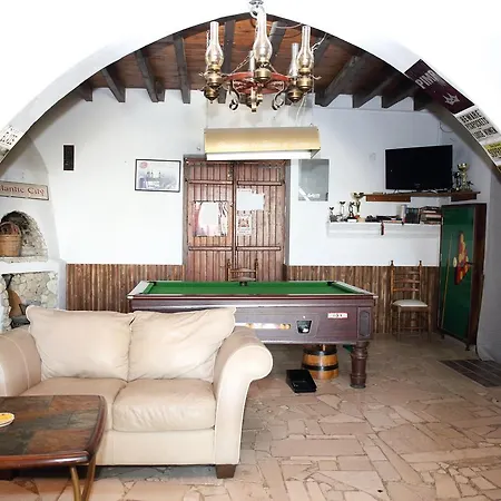 Traditional Miltos Vilă Voroklini