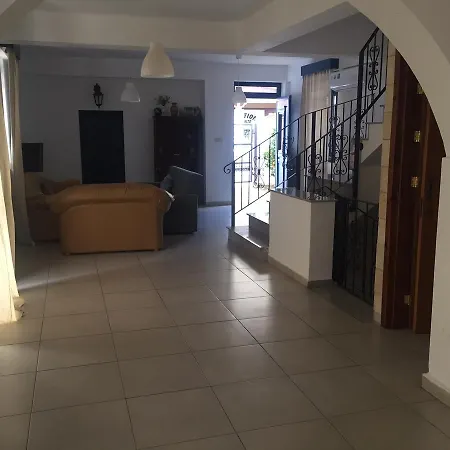 Traditional Miltos Vilă Voroklini